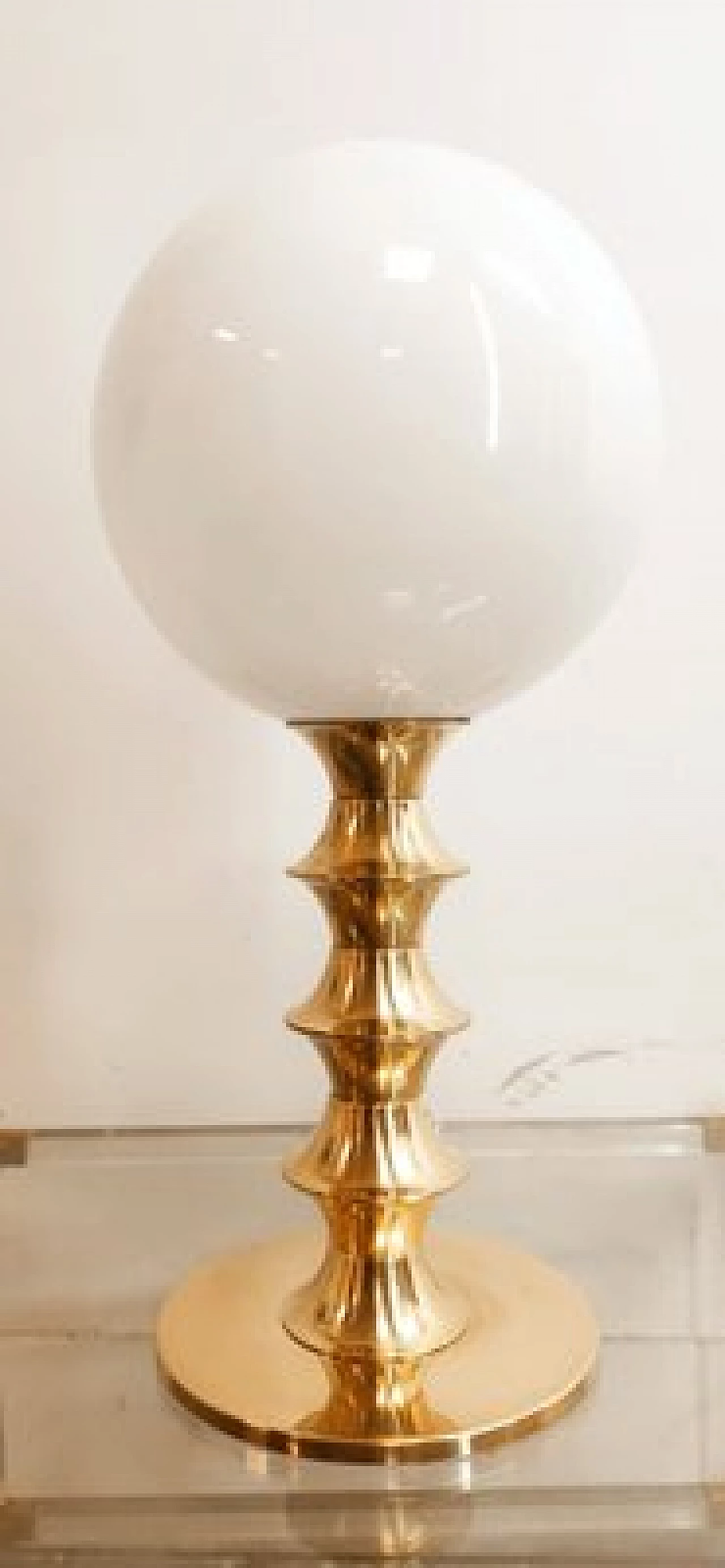 Lampada da tavolo in ottone e vetro bianco, anni '70 9