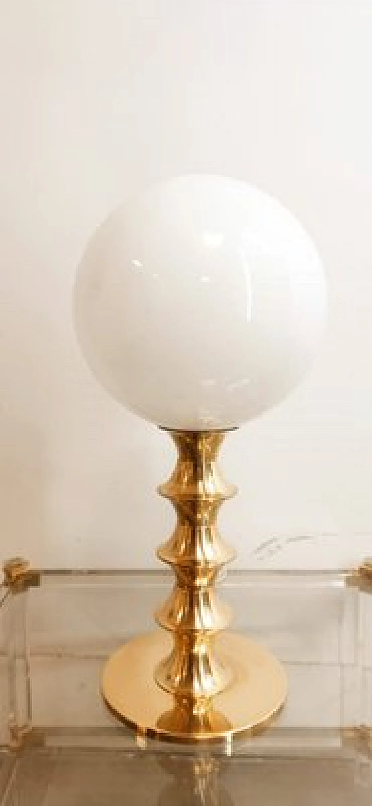 Lampada da tavolo in ottone e vetro bianco, anni '70 10