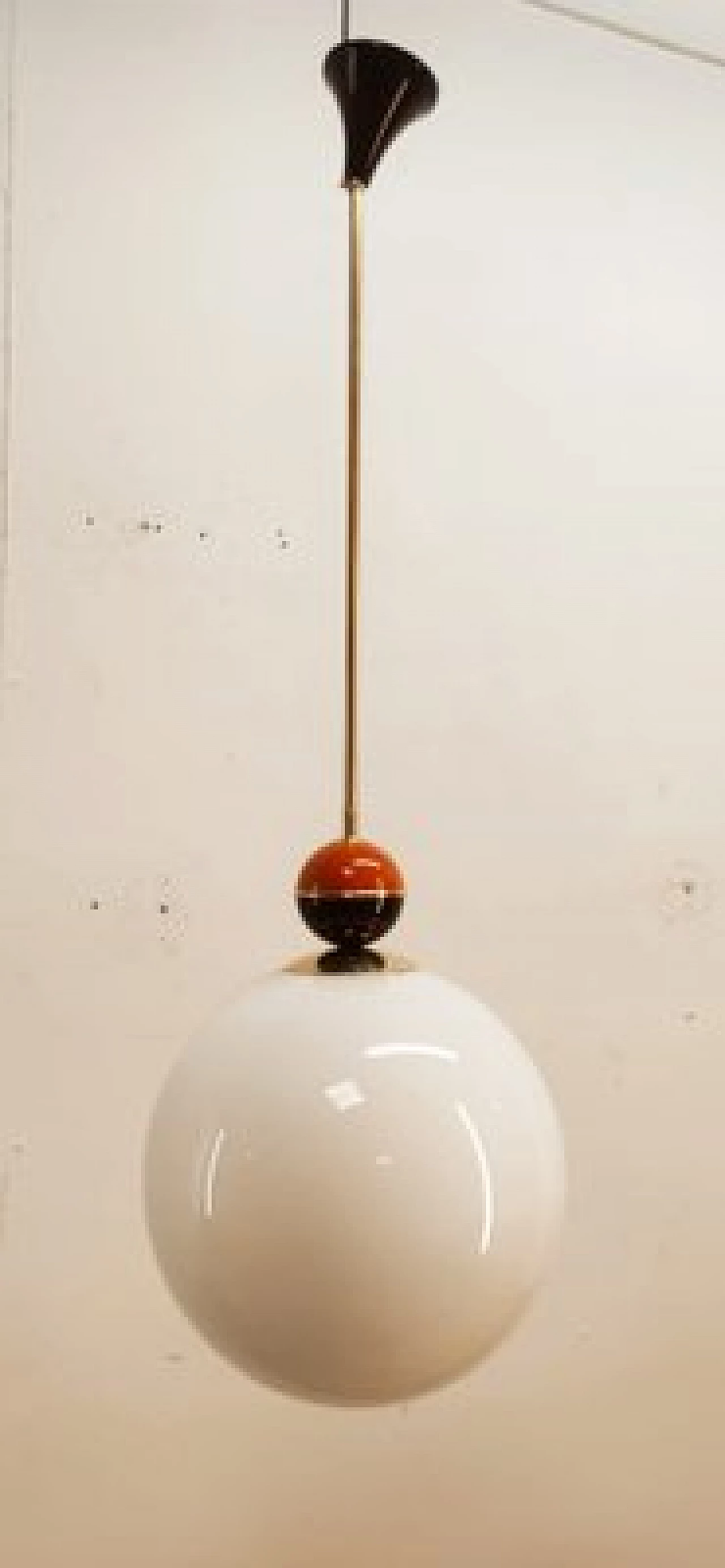 Lampada a sospensione in ottone e vetro con sfera colorata, anni '70 8