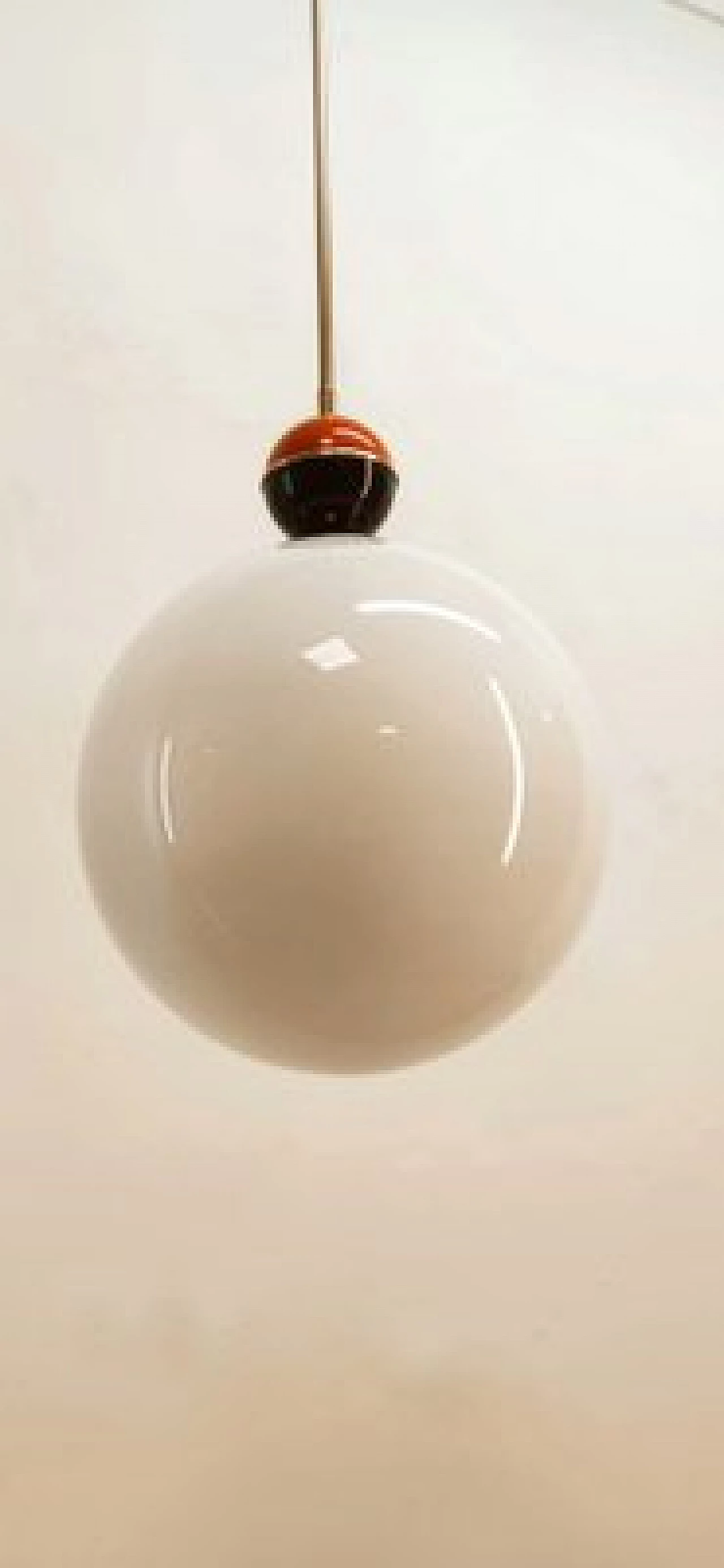 Lampada a sospensione in ottone e vetro con sfera colorata, anni '70 11