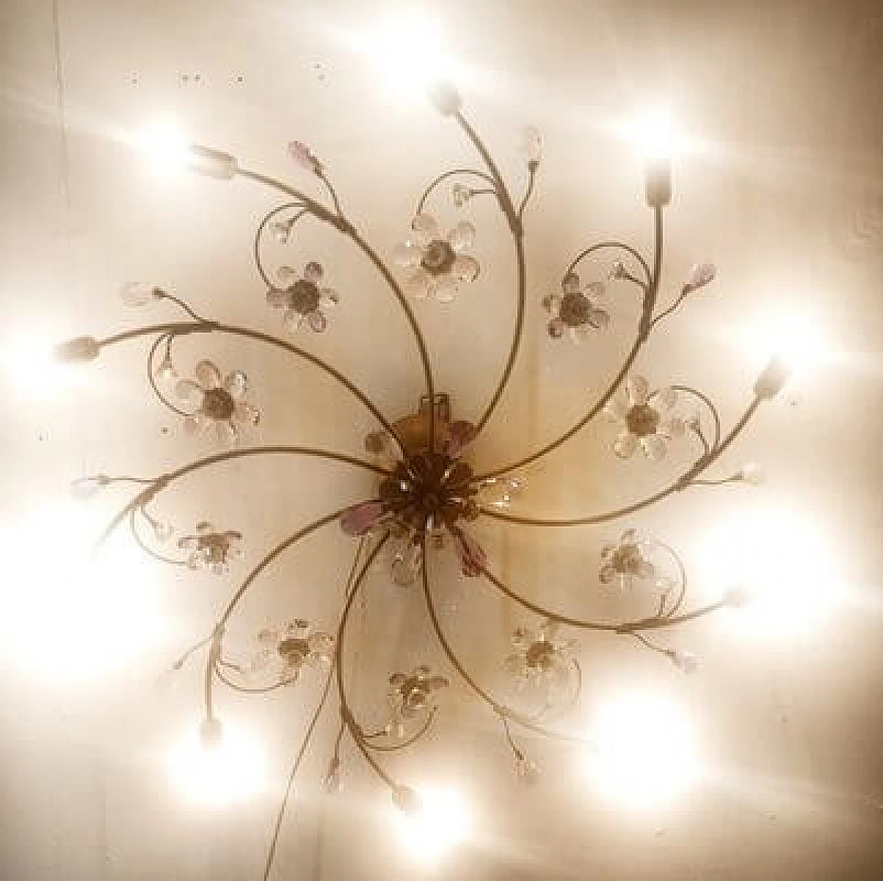 Lampada da soffitto a dieci luci in metallo dorato e cristallo colorato, anni '80 6