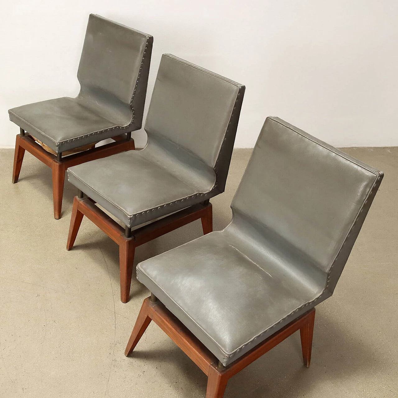 6 Argentine chairs in mahogany, brass and gray skai, 1950s 8