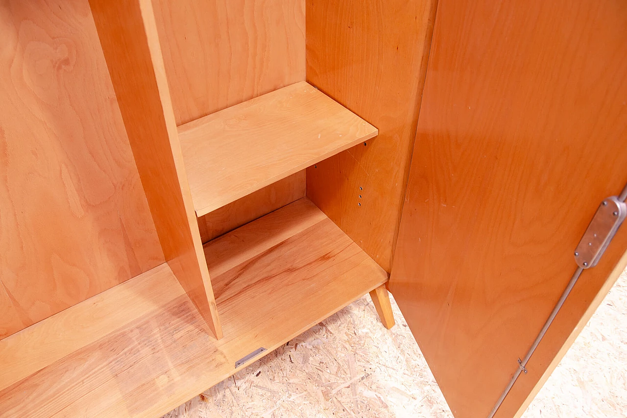 Armadio in faggio e compensato di František Jirák per Tatra Nábytok, anni '60 13