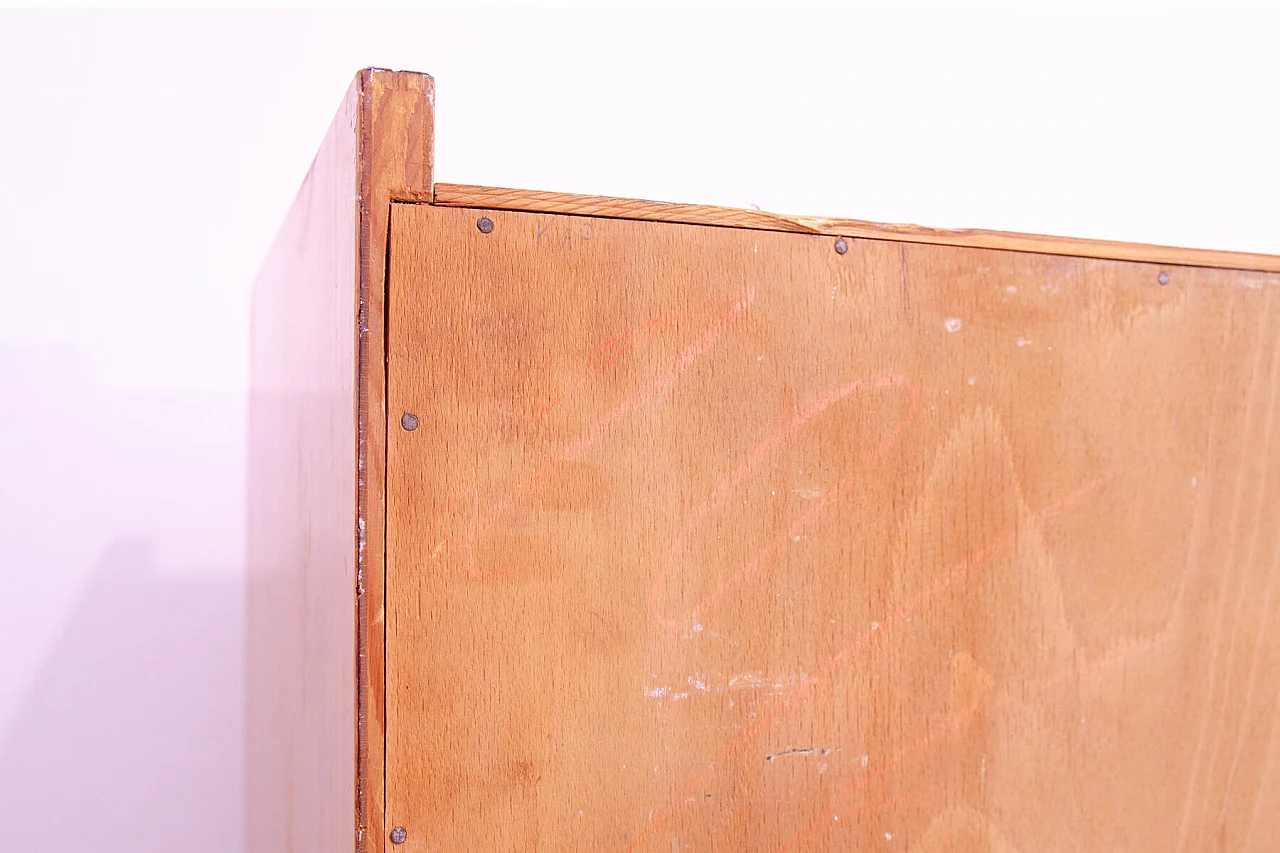 Armadio in faggio e compensato di František Jirák per Tatra Nábytok, anni '60 16