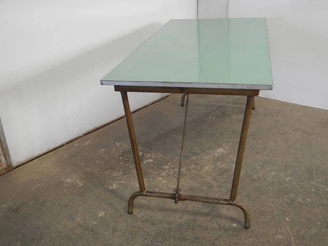 Tavolo pieghevole in ferro, legno compresso e formica, anni '60 5