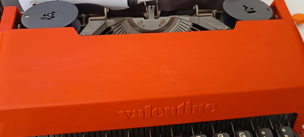 Macchina da scrivere Valentine rossa di Ettore Sottsass per Olivetti, anni '70 3