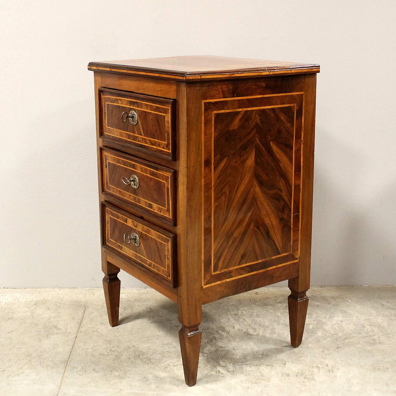 Cassettiera Luigi XVI bolognese in noce intarsiato, '700 4