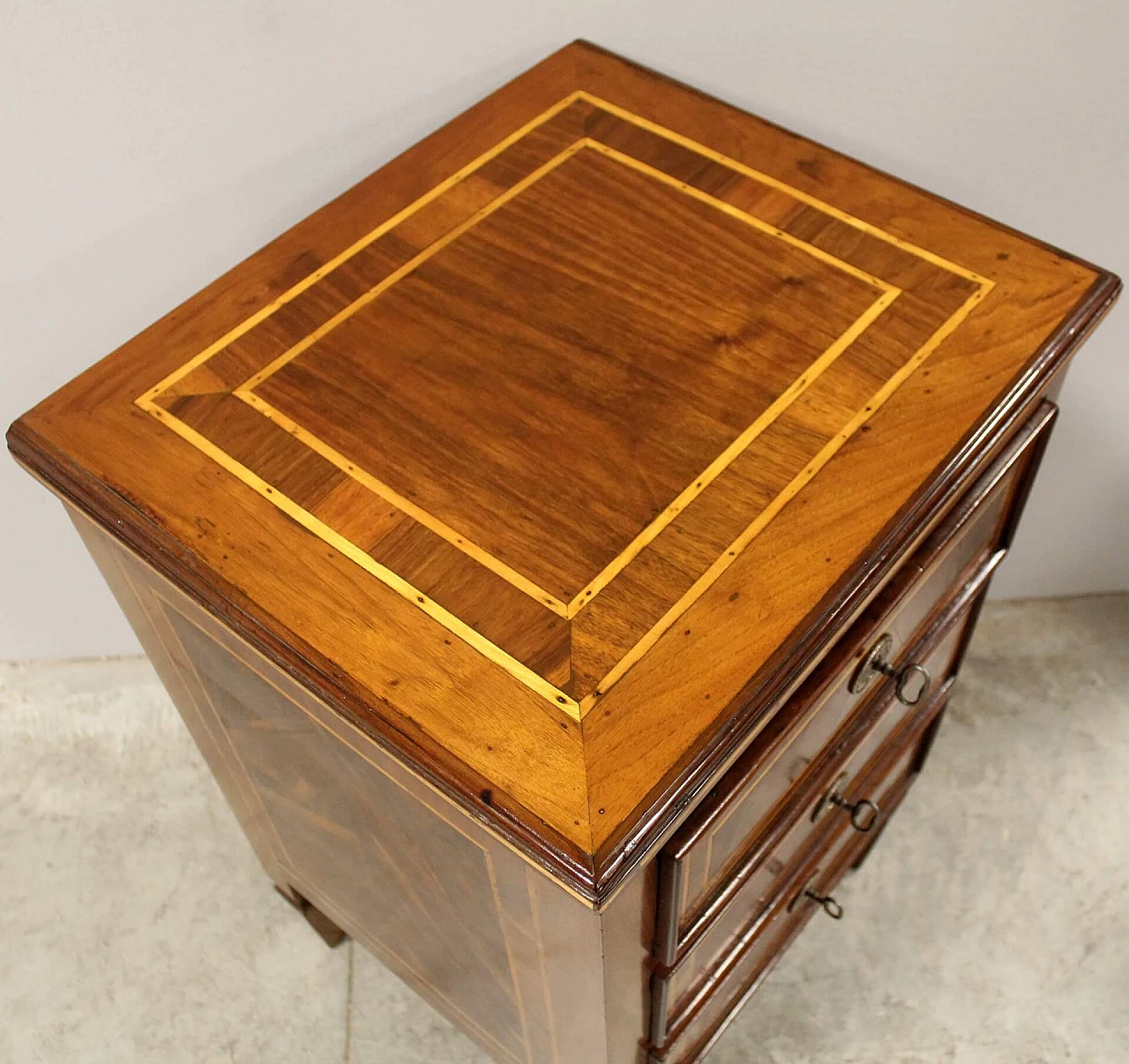 Cassettiera Luigi XVI bolognese in noce intarsiato, '700 8