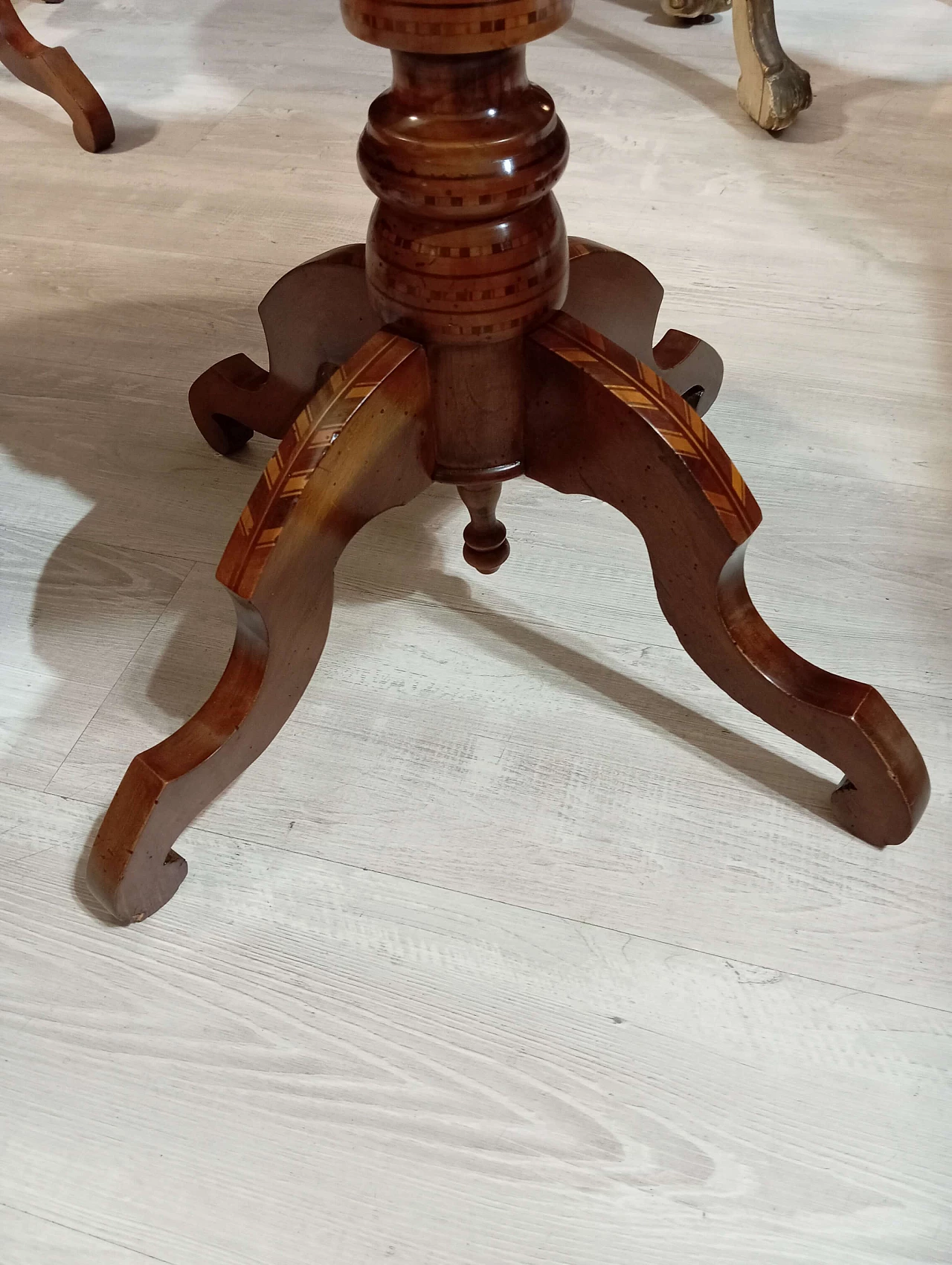 Tavolo sorrentino in legno con intarsio a scacchiera, '800 3