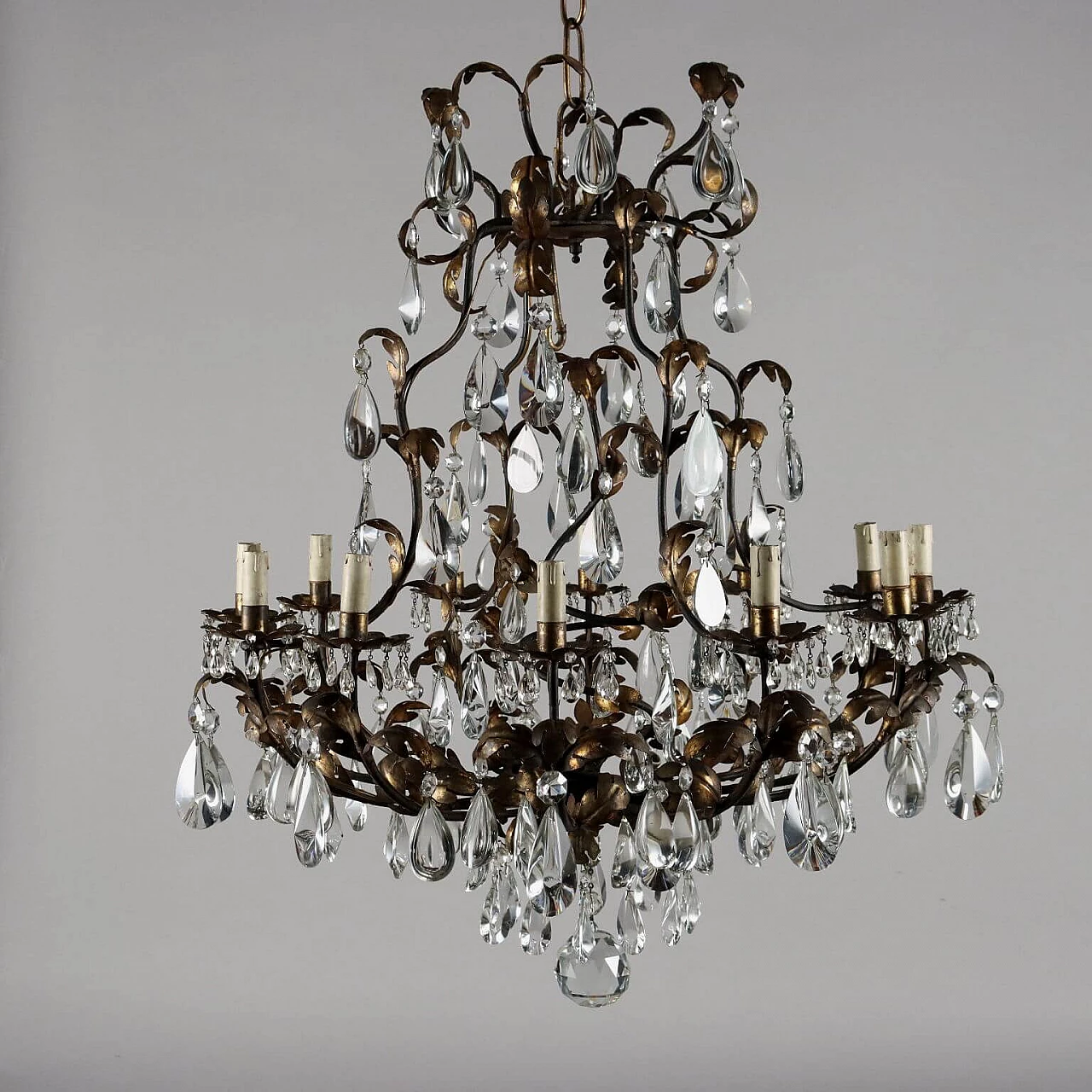 12-light chandelier made of sheet metal and glass pendants 3