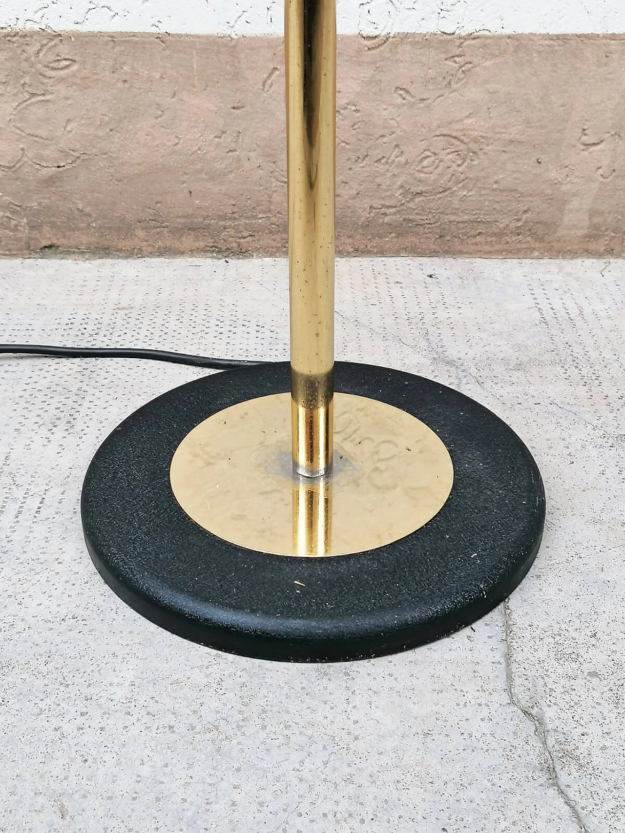 Gilded metal and black painted cast iron floor lamp, 1970s 7