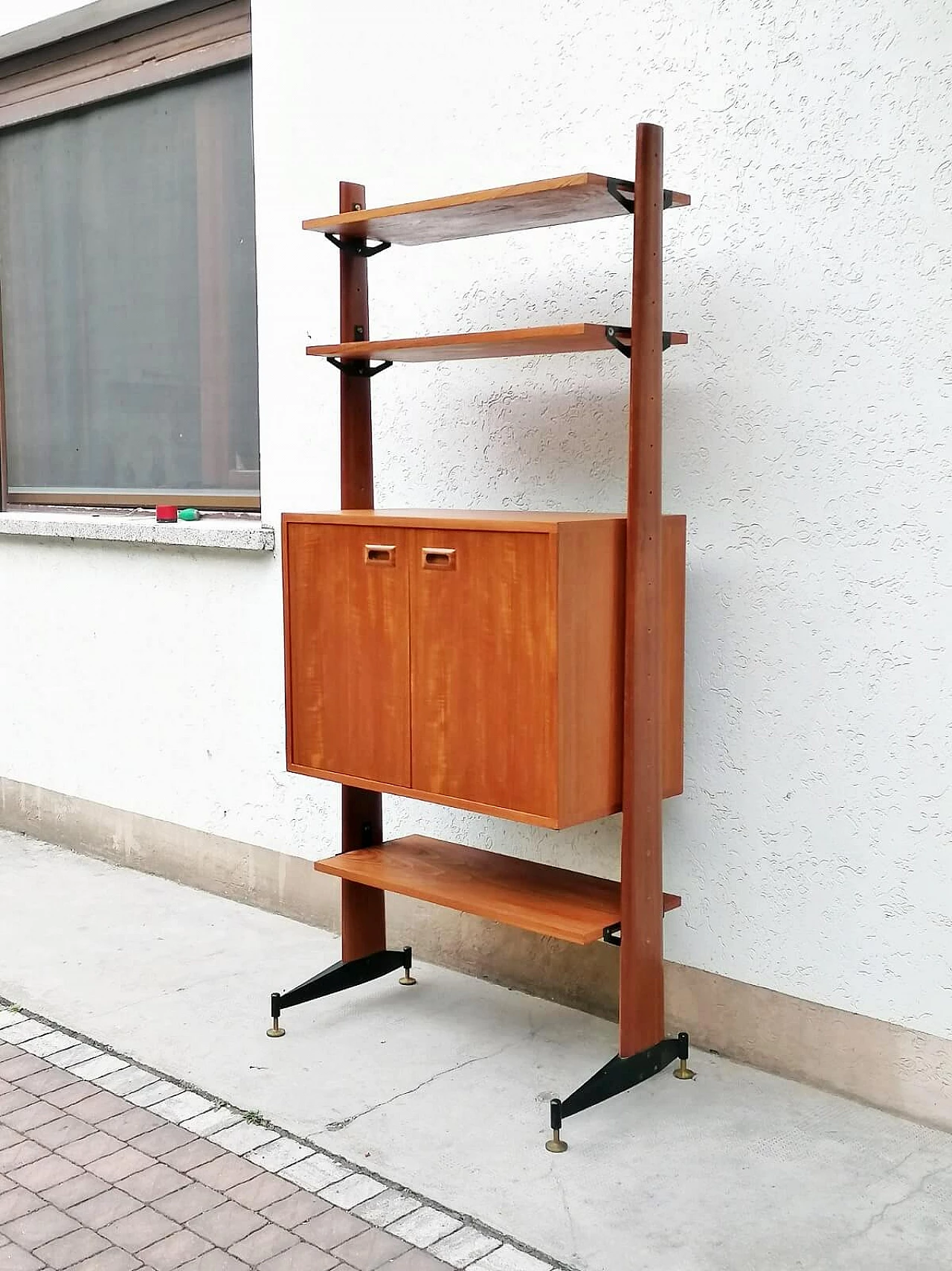 Libreria in teak, metallo verniciato nero e ottone, anni '60 6