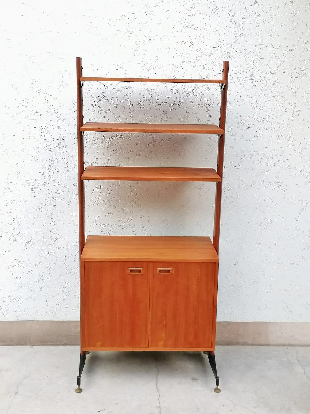 Libreria in teak, metallo verniciato nero e ottone, anni '60 23