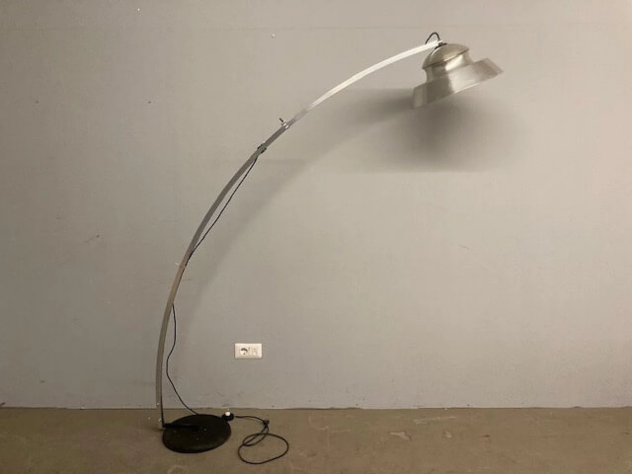 Space Age arched floor lamp in chrome-plated metal, 1960s 12