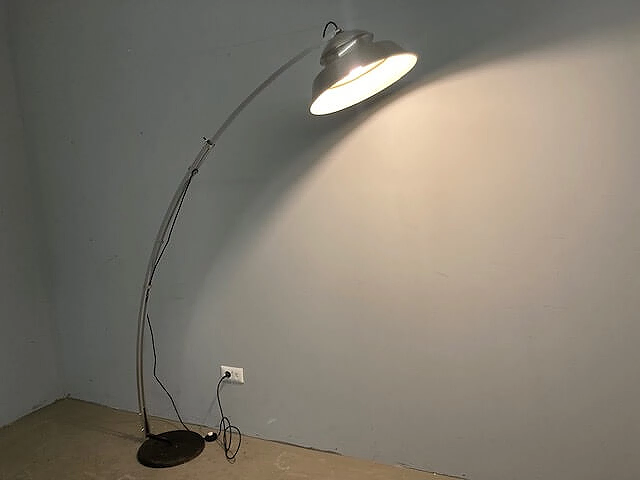 Space Age arched floor lamp in chrome-plated metal, 1960s 14