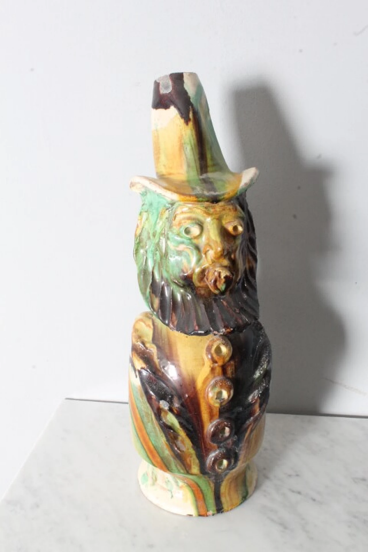Brocca in maiolica Seminara Calabria con figura antropomorfa, inizio '900 3