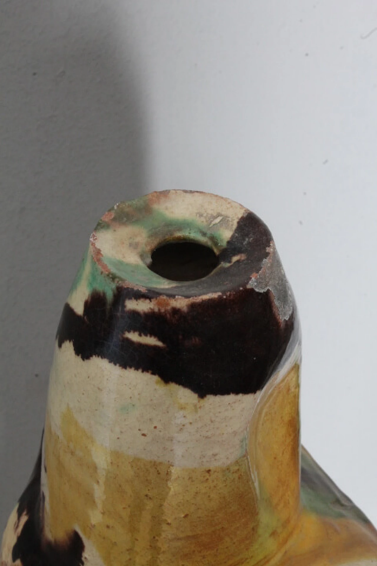 Brocca in maiolica Seminara Calabria con figura antropomorfa, inizio '900 4