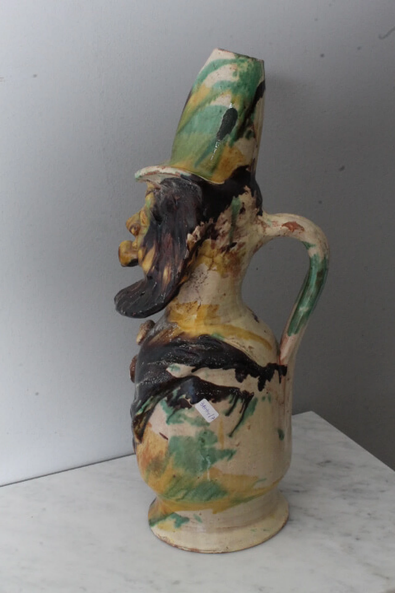 Brocca in maiolica Seminara Calabria con figura antropomorfa, inizio '900 6