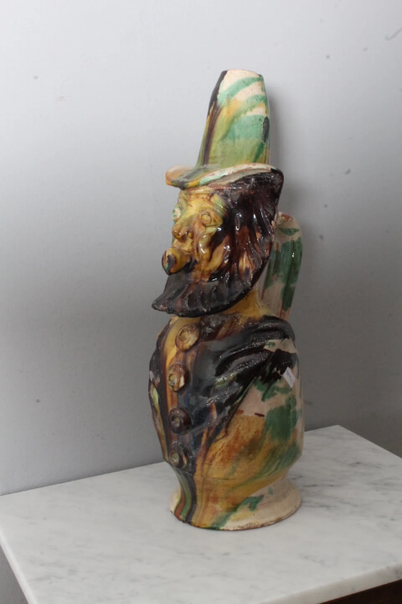 Brocca in maiolica Seminara Calabria con figura antropomorfa, inizio '900 7