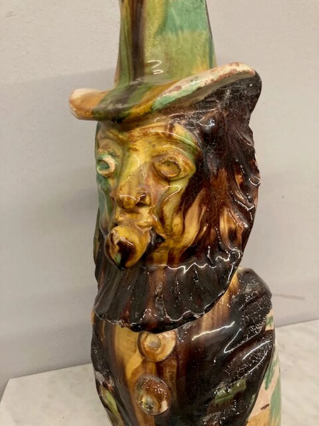 Brocca in maiolica Seminara Calabria con figura antropomorfa, inizio '900 10
