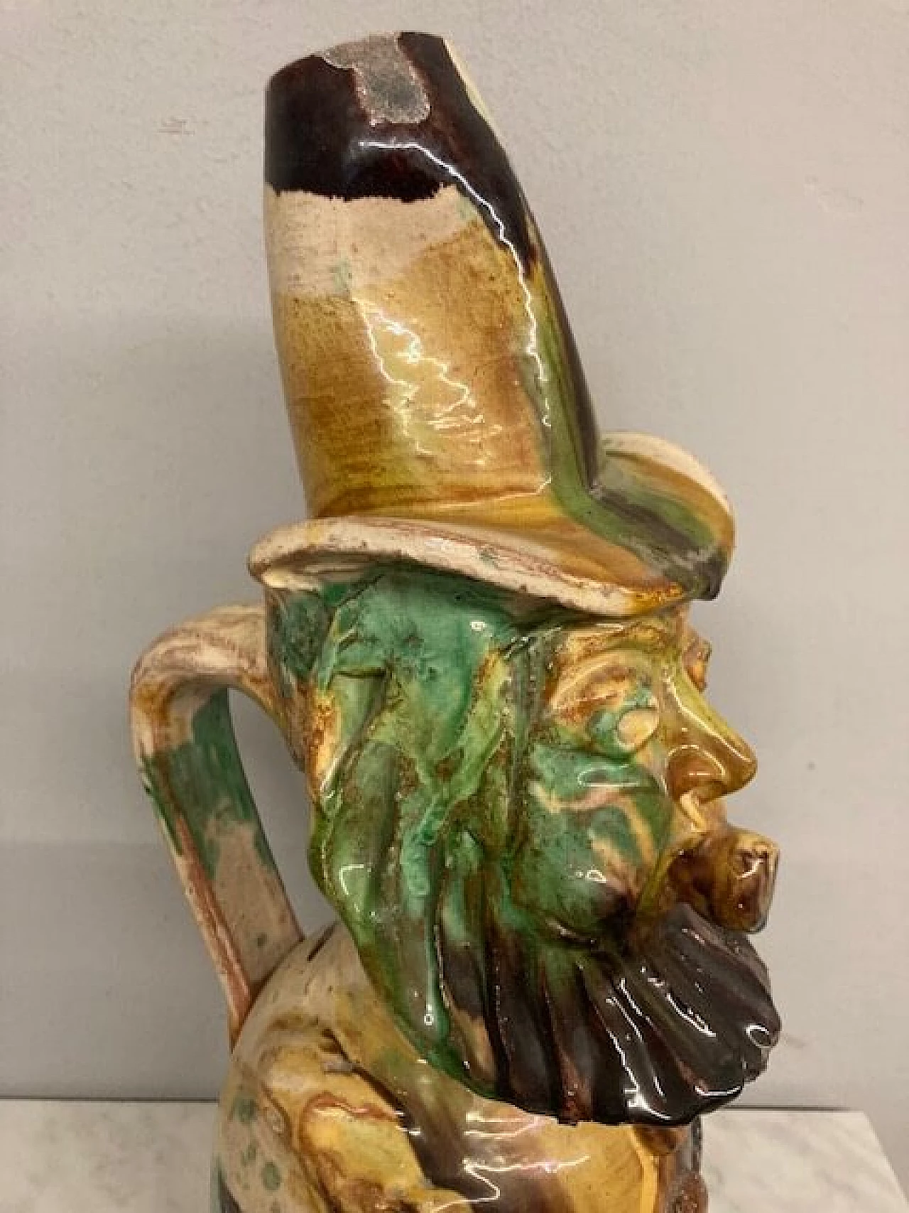 Brocca in maiolica Seminara Calabria con figura antropomorfa, inizio '900 11