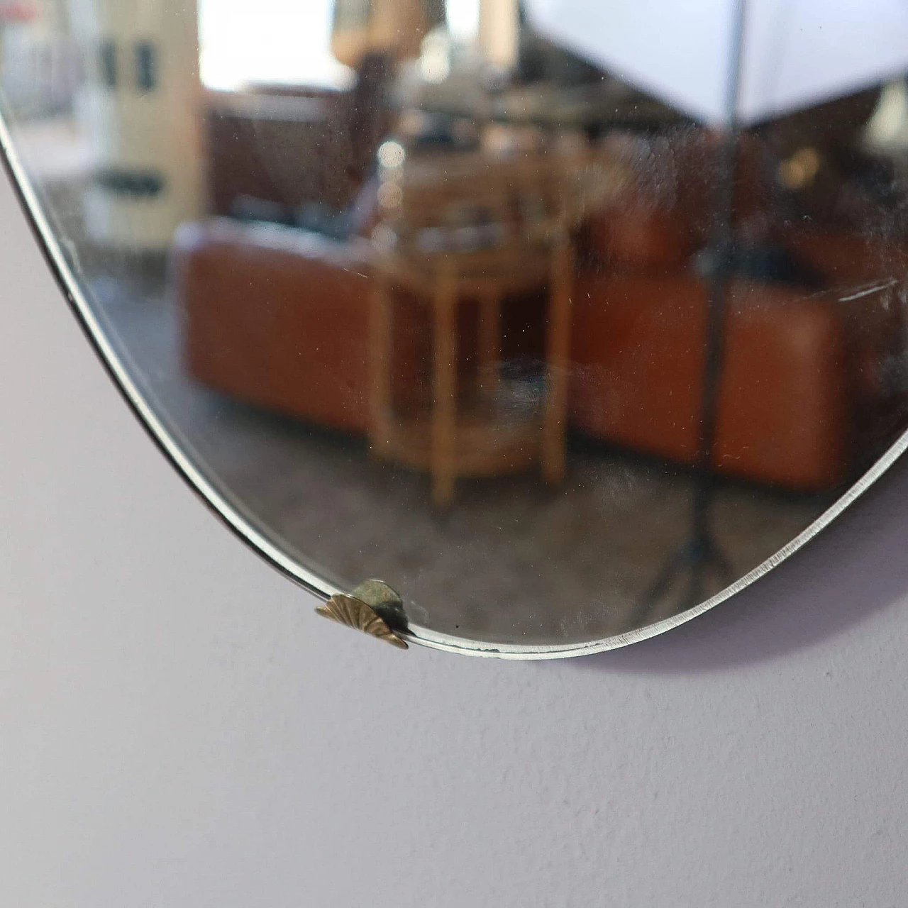 Specchio a forma di scudo con inserti in ottone, anni '50 3