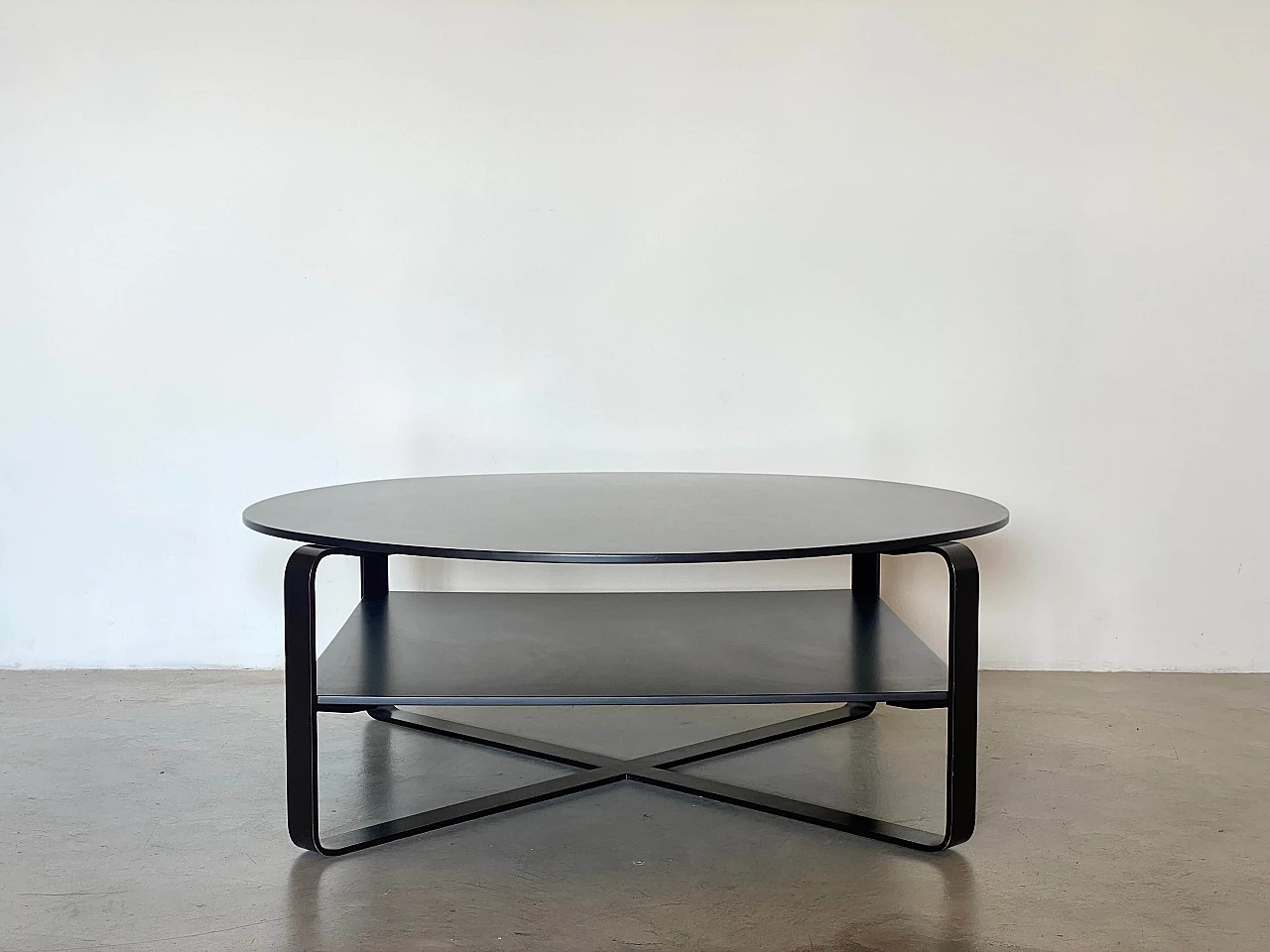 Round coffee table in wood and lacquered metal, 1970s 2