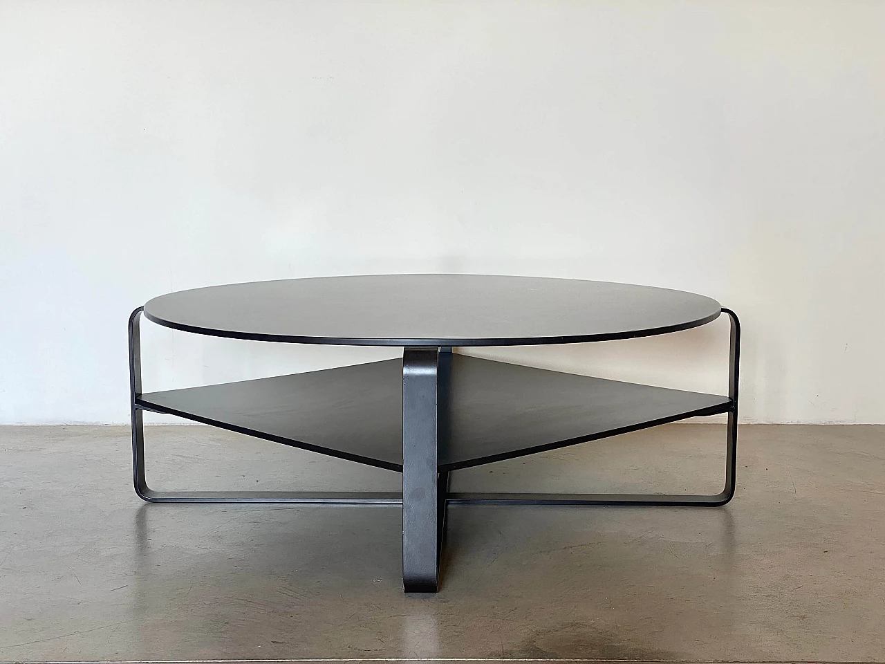 Round coffee table in wood and lacquered metal, 1970s 3