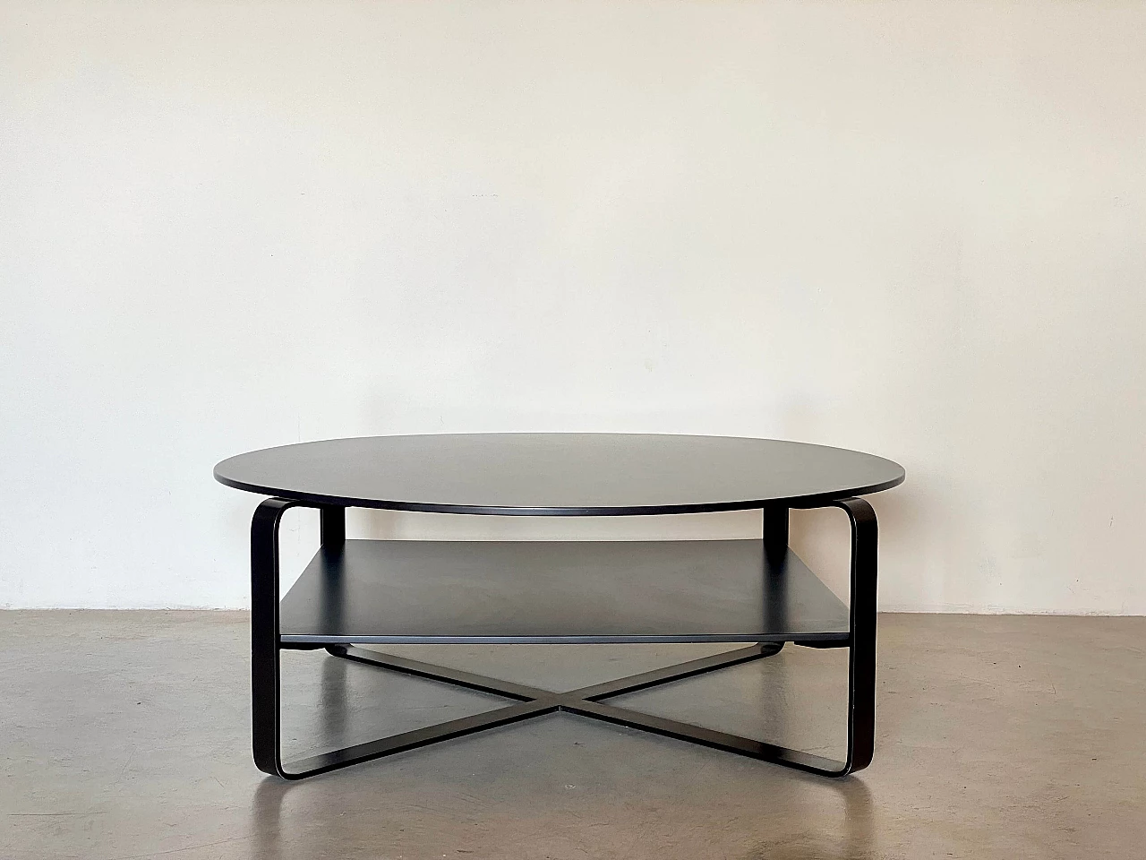 Round coffee table in wood and lacquered metal, 1970s 8