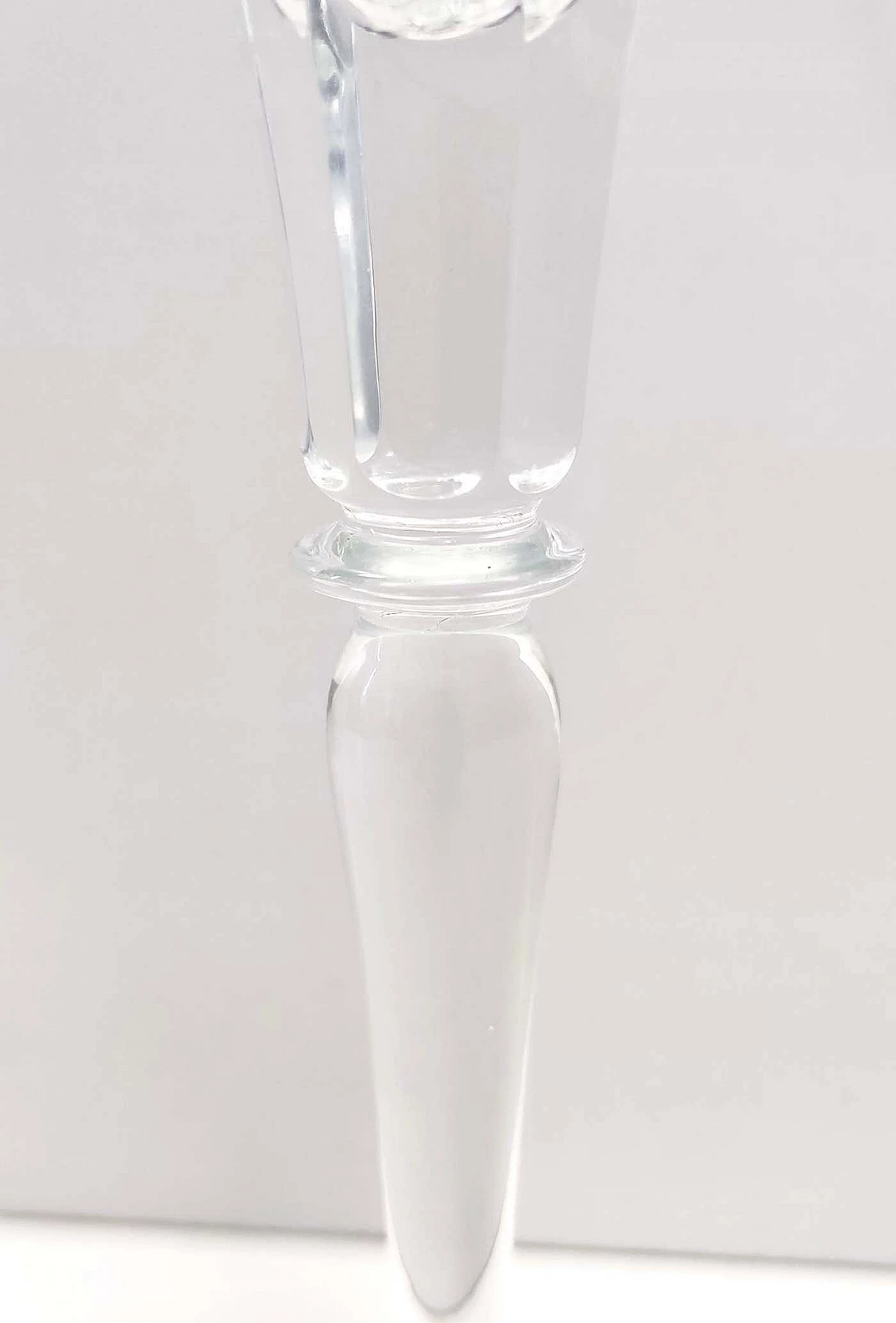 Pair of transparent crystal flutes attributed to Baccarat, 1930s 4
