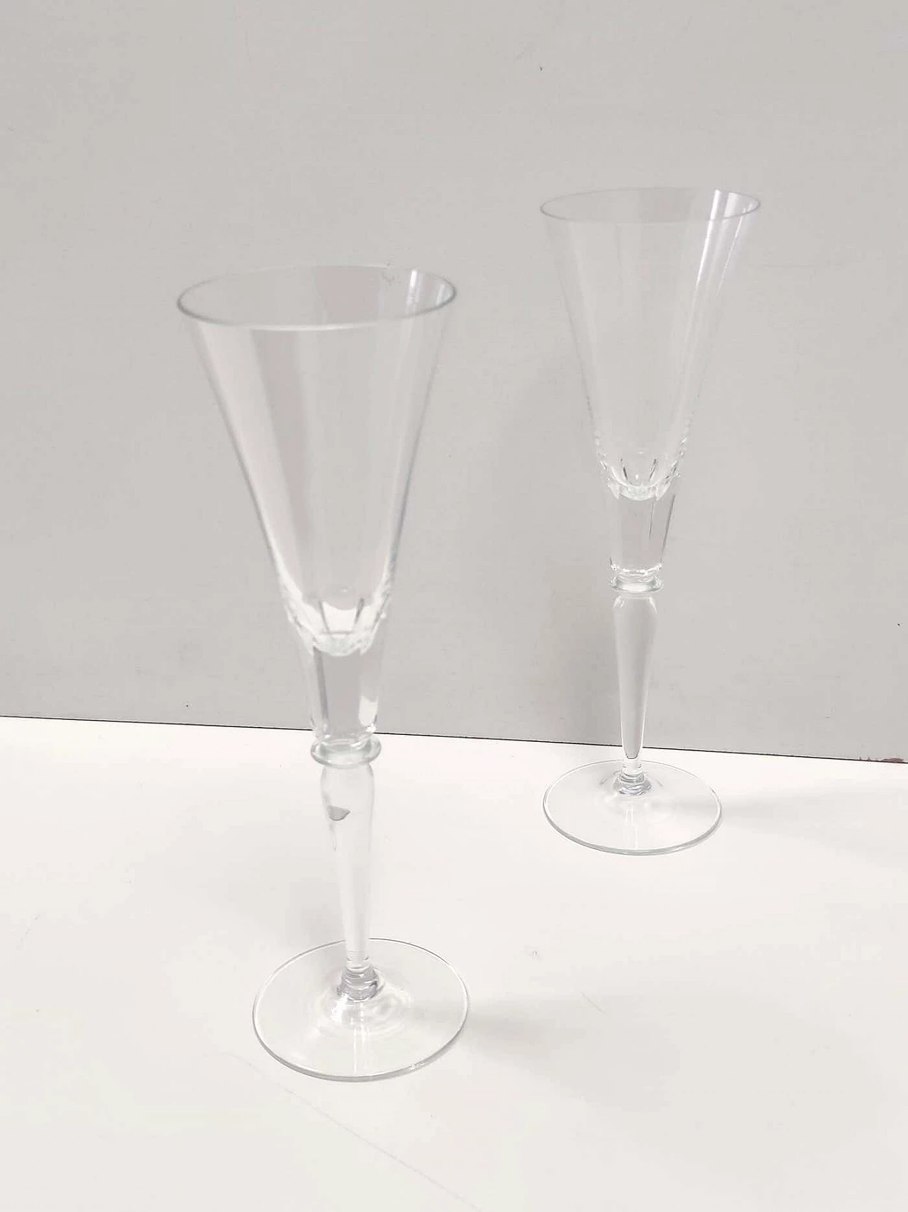 Pair of transparent crystal flutes attributed to Baccarat, 1930s 6