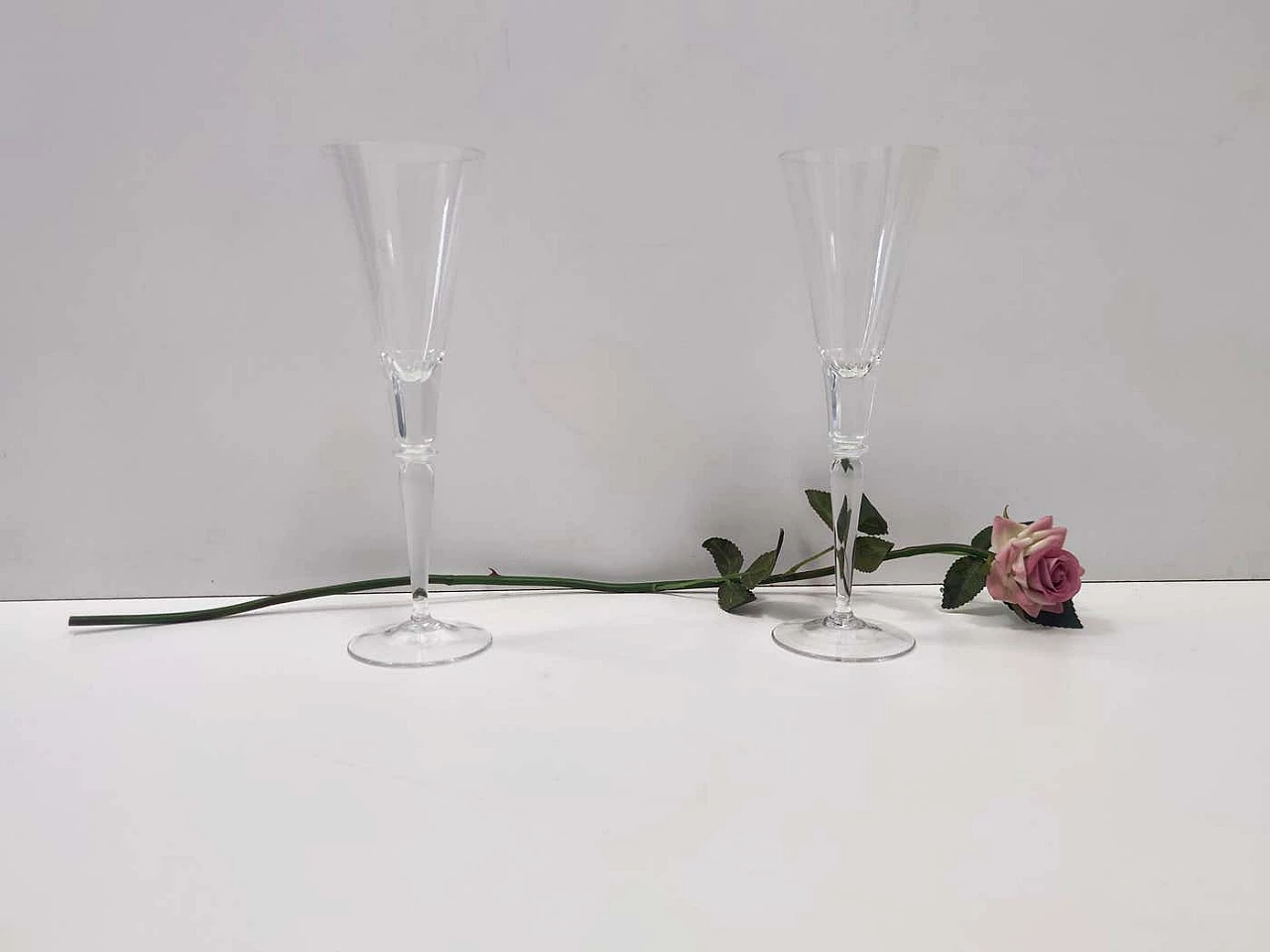Pair of transparent crystal flutes attributed to Baccarat, 1930s 7