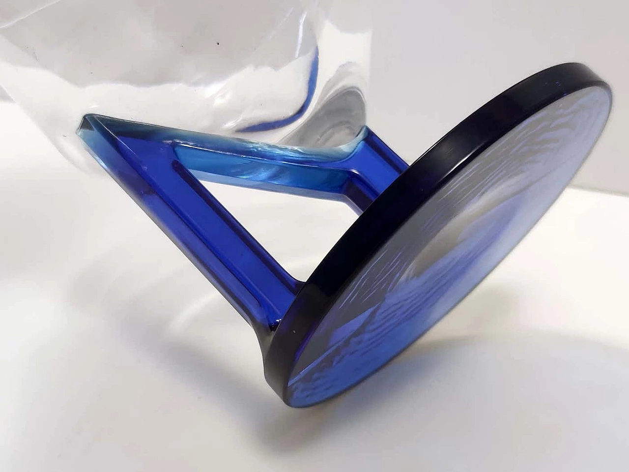 Brocca in vetro trasparente e blu, anni '70 9