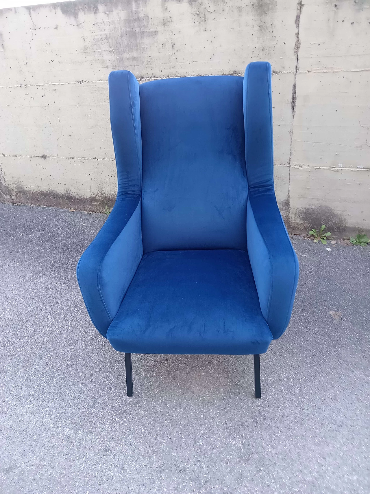 Blue velvet armchair, 1960s 1