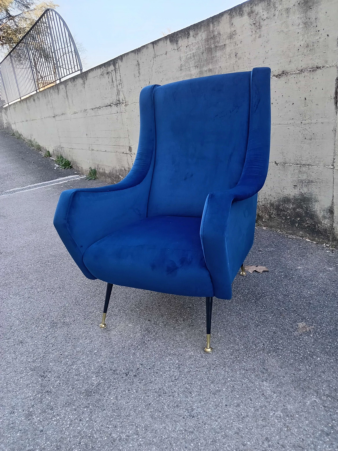 Blue velvet armchair, 1950s 1