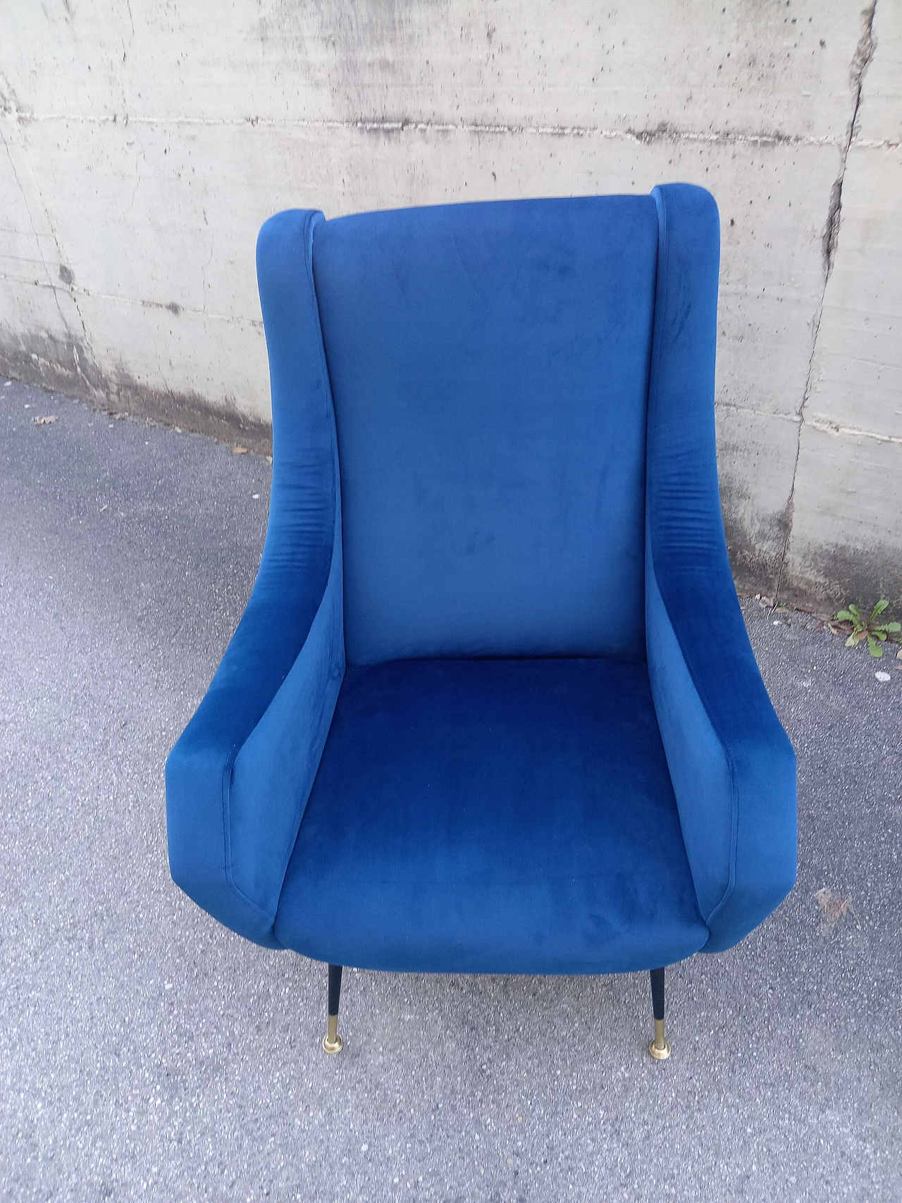 Blue velvet armchair, 1950s 2
