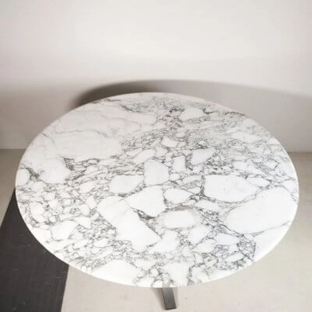 Tavolo rotondo T69 con piano in marmo di Carrara arabescato di Osvaldo Borsani & Eugenio Gerli per Tecno, anni '60 8