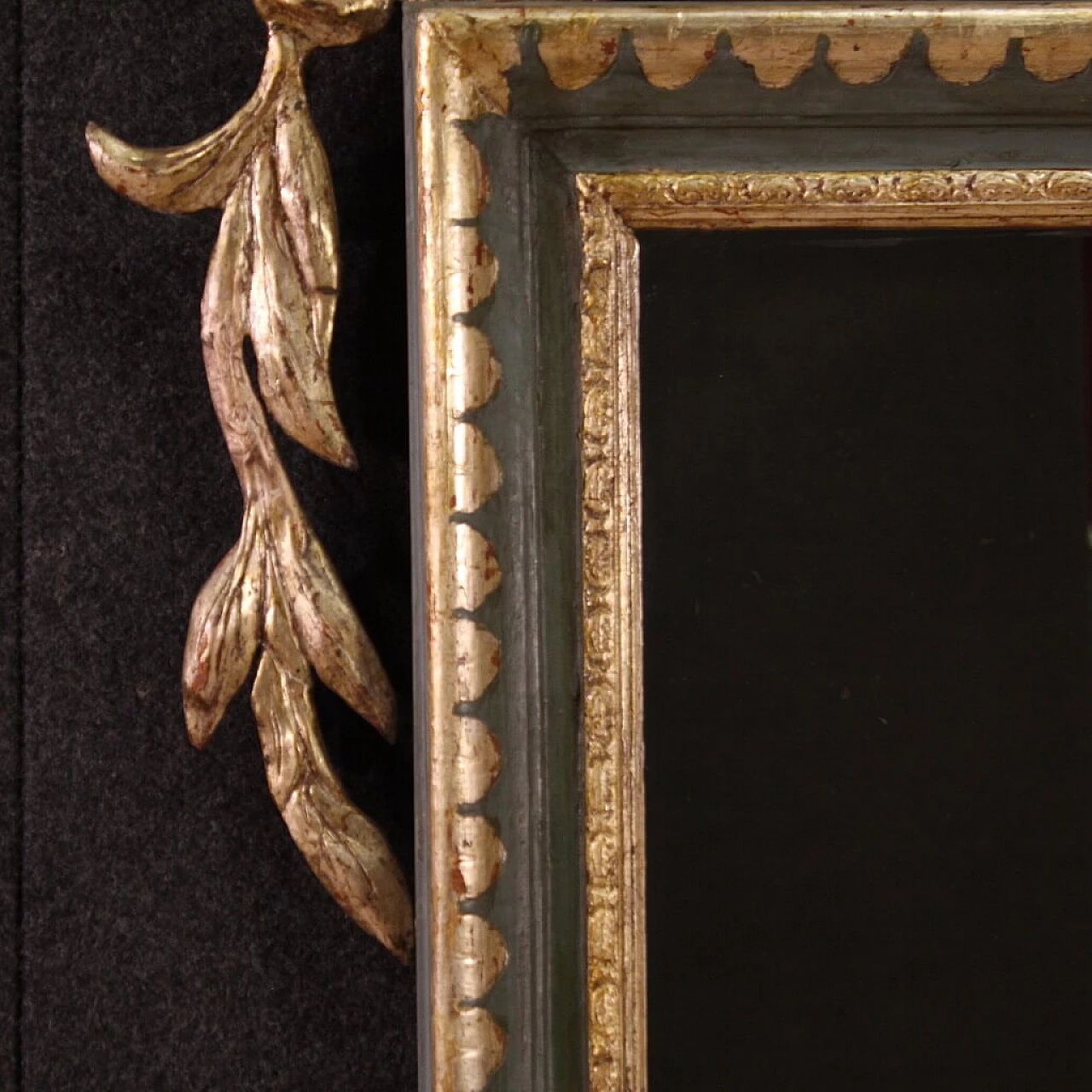 Specchio stile Luigi XVI in legno laccato e dorato, prima metà dell'800 6