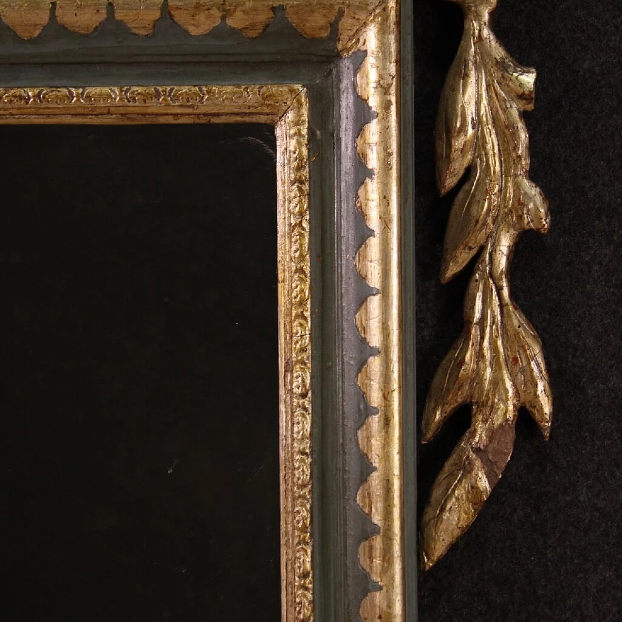 Specchio stile Luigi XVI in legno laccato e dorato, prima metà dell'800 7