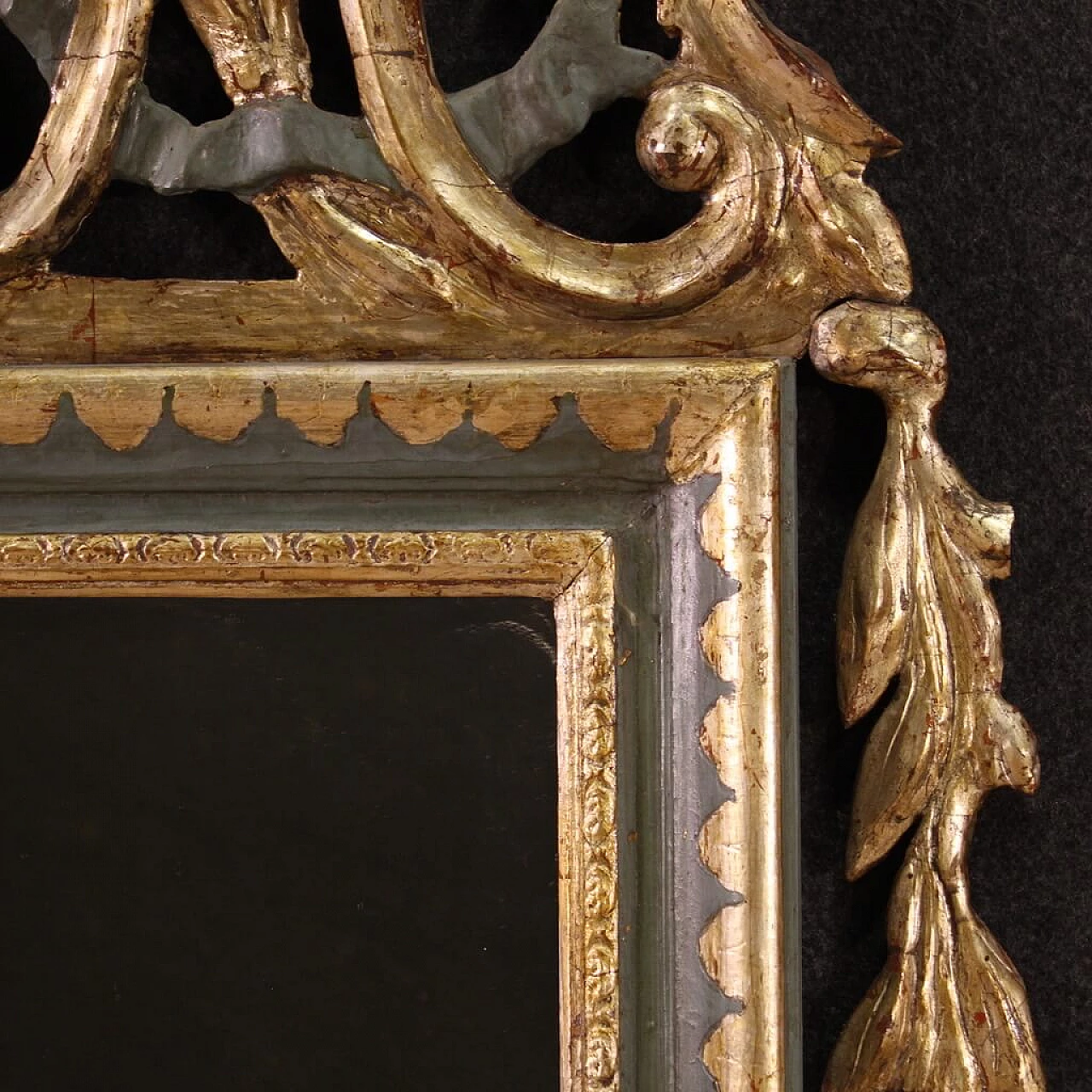 Specchio stile Luigi XVI in legno laccato e dorato, prima metà dell'800 9