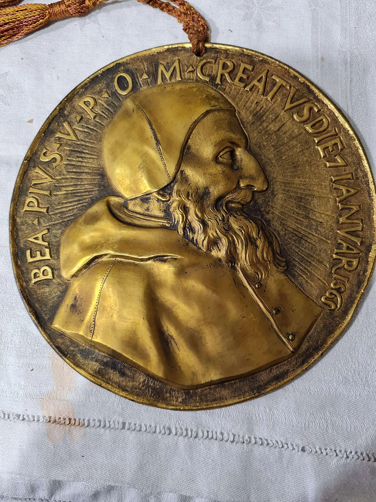 Bronze medallion with Pope Pius V attributed to Girolamo Lucenti, 17th century 2