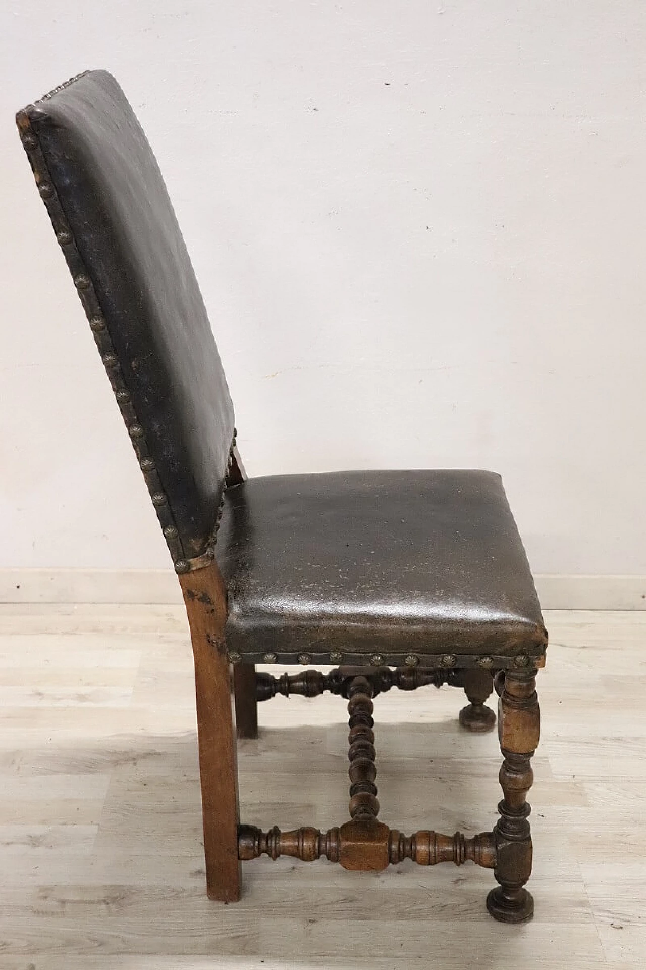 Louis XIV solid walnut and leather chair, 17th century 4