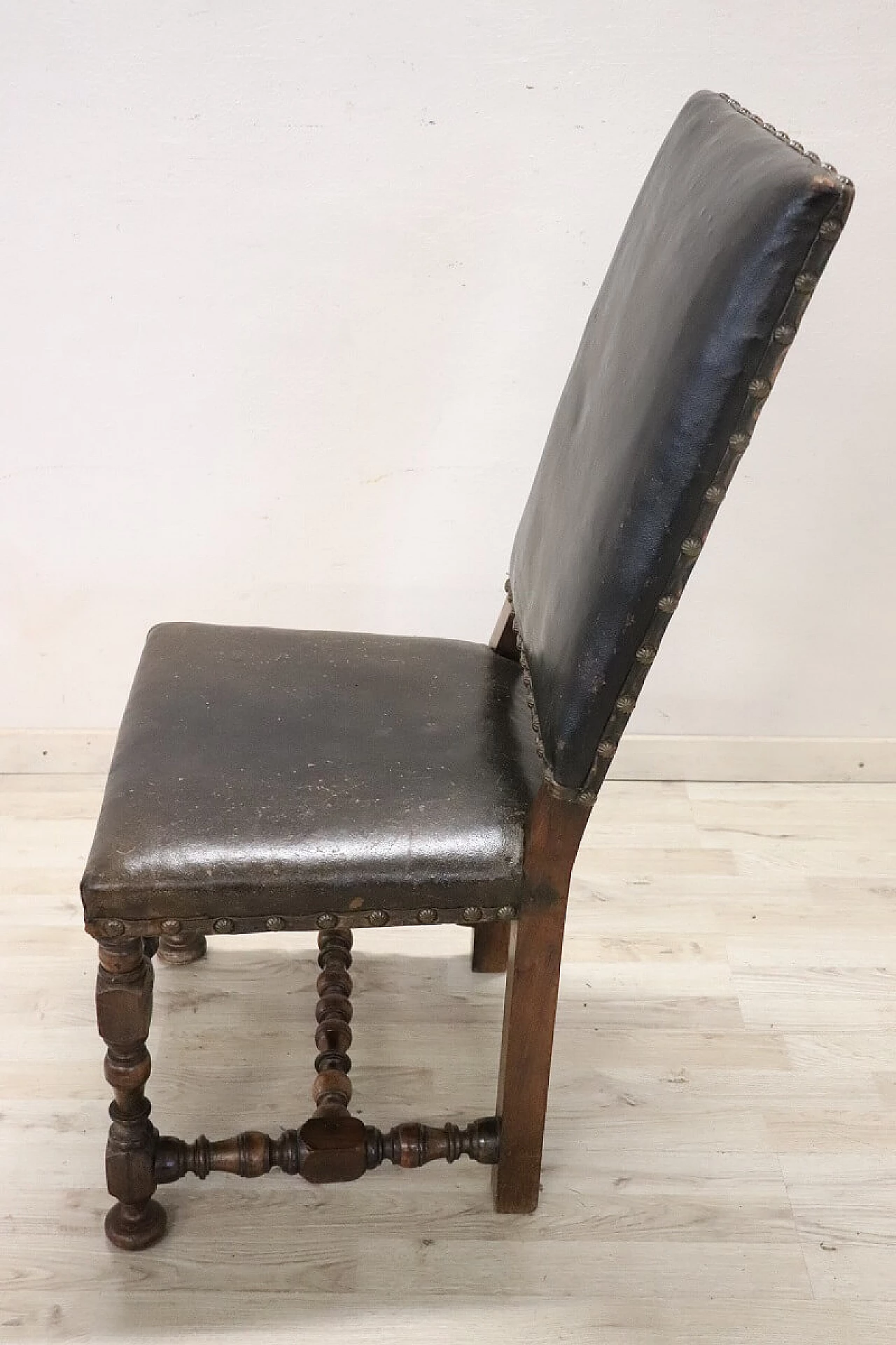 Louis XIV solid walnut and leather chair, 17th century 7