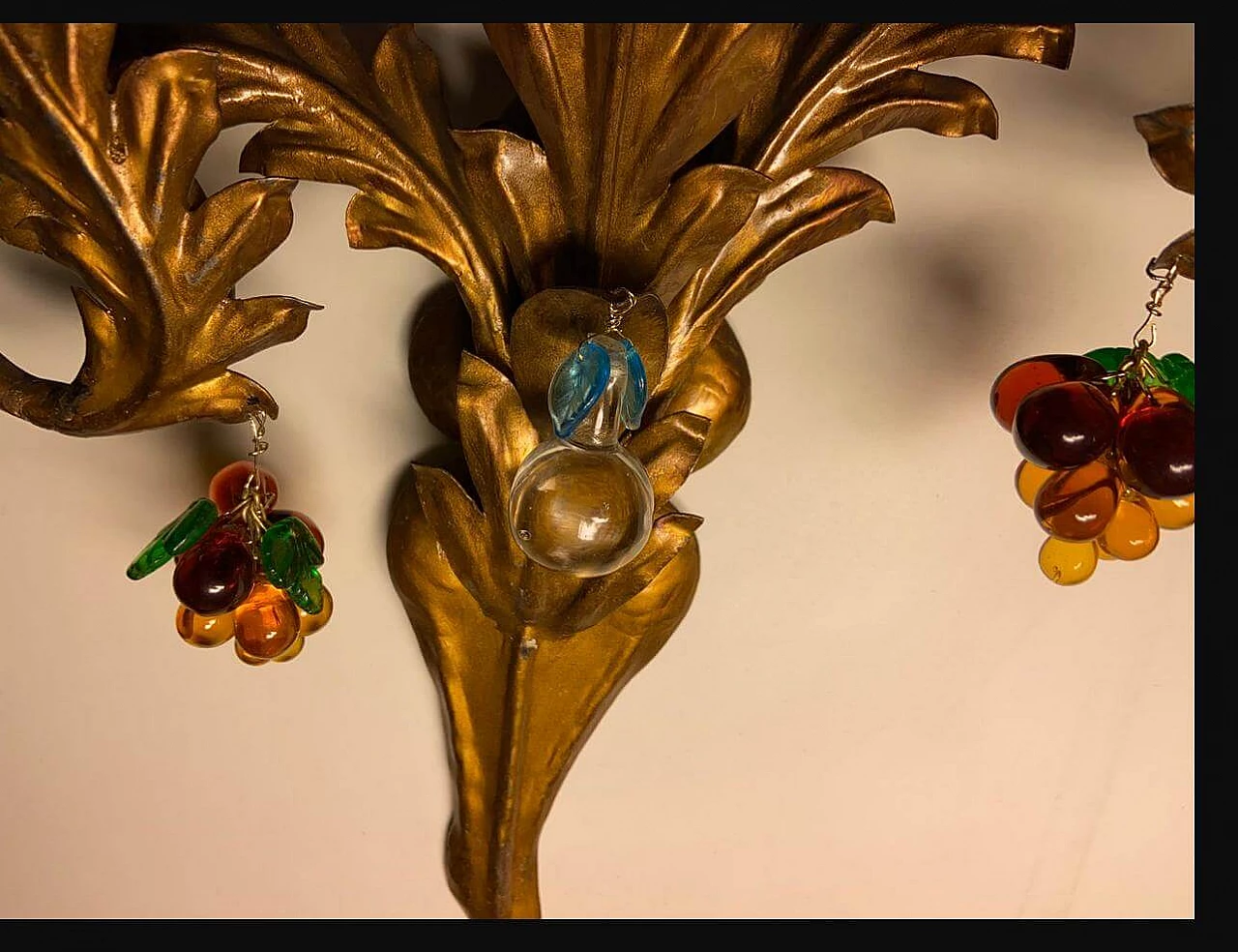 Applique dorata con frutta pendente in vetro di Murano, anni '50 3