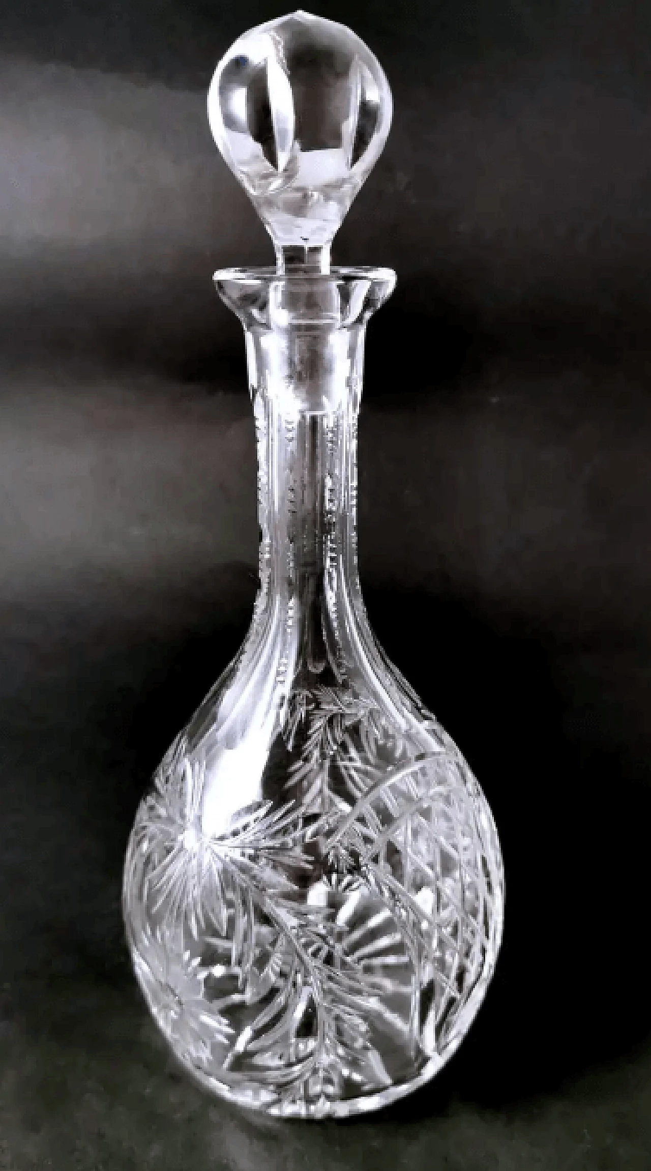 Bohemian-style hand-cut crystal liqueur bottle, early 20th century 2