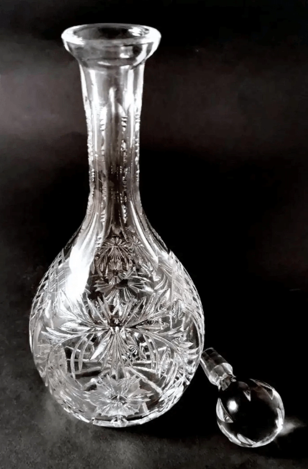 Bohemian-style hand-cut crystal liqueur bottle, early 20th century 4