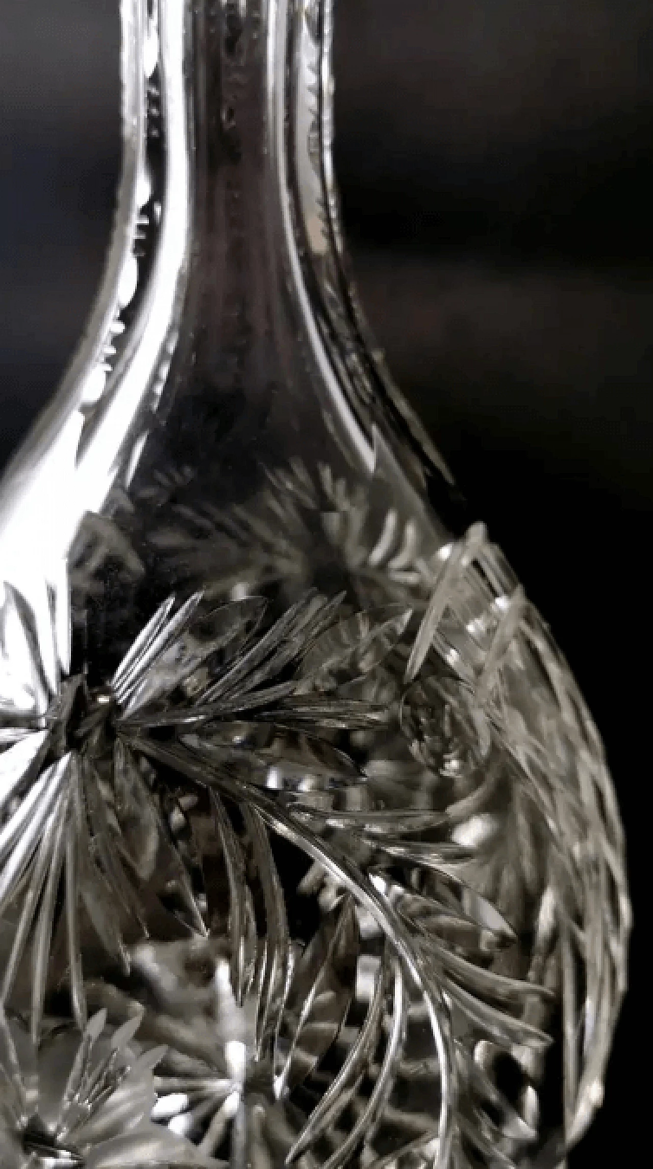 Bottiglia di liquore in cristallo molato a mano in stile bohémien, primo '900 7