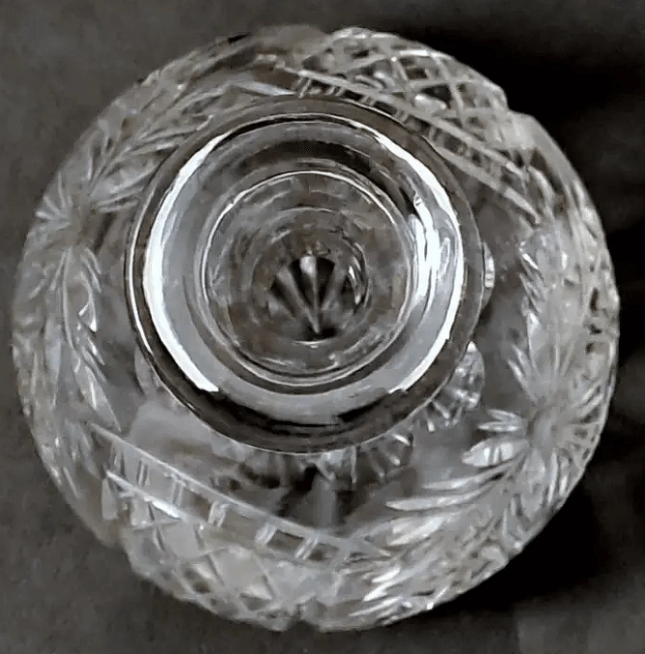 Bottiglia di liquore in cristallo molato a mano in stile bohémien, primo '900 9
