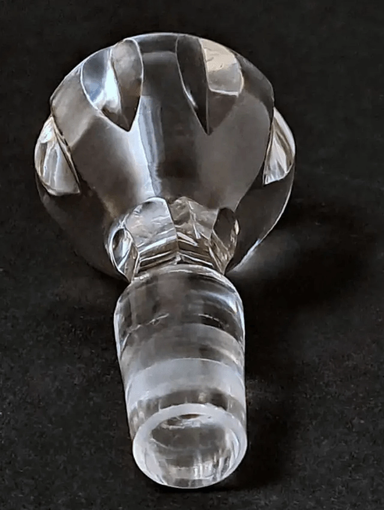 Bottiglia di liquore in cristallo molato a mano in stile bohémien, primo '900 10