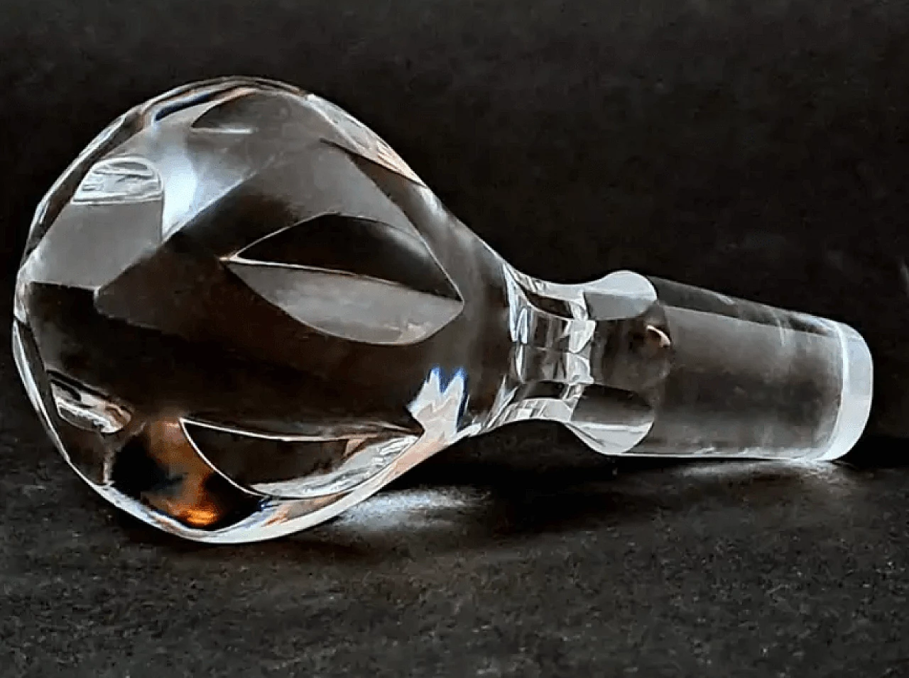 Bottiglia di liquore in cristallo molato a mano in stile bohémien, primo '900 11